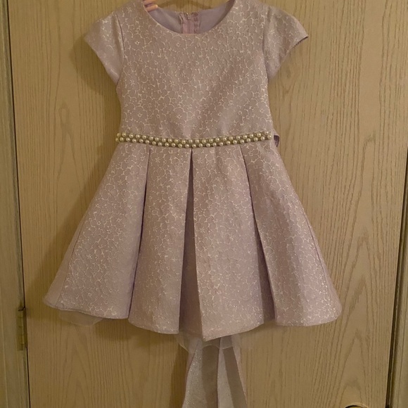 Dresses - Picture 2 of 4